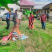 Dinas Dukcapil memusnahkan blangko e-KTP yang rusak.