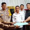 Sertijab Kepala Desa Pangkal Duri berjalan lancar dan disaksikan Camat Mendahara, Amri Juhardy