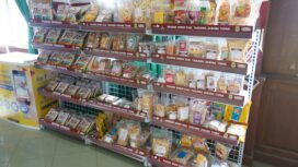 Inilah produk-produk yang ditampilkan 75 pelaku UMKM pada saat mengikuti Pelatihan Kewirausahaan Mandiri UMKM yang dilaksanakan Indomaret, di Ruang Pola Kantor Bupati, Kamis (19 Januari 2023).