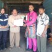 Ketua DPC Partai Gerindra Tanjab Timur, Ashar Idris, S.PdI, menyerahkan bantuan kemanusiaan berupa uang tunai sebesar Rp5 juta untuk korban musibah kebakaran yang terjadi di Kelurahan Nipah Panjang 2.