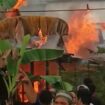 Masyarakat berusaha memadamkan api pada musibah kebakaran di Desa Mendahara Tengah, Kecamatan Mendahara.  