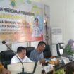 Irwanuddin, S.Ag, Camat Muara Sabak Barat, saat menyampaikan sambutan dan sekaligus memaparkan usulan program dalam rangka penyusunan RKPD 2024. Foto: Arafik/koransabak.com