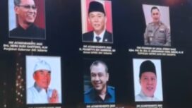 Bupati H Romi Hariyanto menerima penghargaan IMI Awards