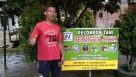 Suwarno, Ketua Kelompok Tani Perintis Jaya, saat disambangi di kediamannya.