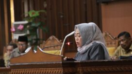 Zilawati, Anggota DPRD Tanjab Timur dari Fraksi PAN, saat menyampaikan pandangan umum terhadap nota pengantar LKPJ Bupati tahun anggaran 2022.