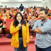 Bupati Tanjab Timur, Romi Hariyanto, saat memberi kuliah tamu di hadapan mahasiswa UNJA.