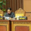 Ketua DPRD Tanjab Timur, Mahruf, saat membuka rapat paripurna.