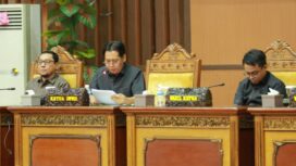 Ketua DPRD Tanjab Timur, Mahruf, saat membuka rapat paripurna.