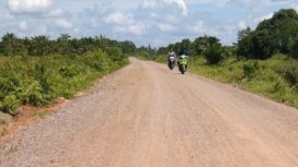 Inilah kondisi jalan poros di Desa Jati Mulyo, Kecamatan Dendang, pasca dikerjakan. Aktifitas masyarakat menjadi lancar. Peningkatan jalan poros ini merupakan kegiatan yang digulirkan Bidang Bina Marga Dinas PUPR Tanjab Timur tahun anggaran 2023