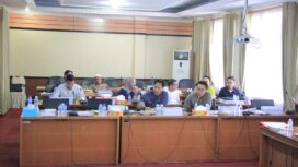 Ketua DPRD Tanjab Timur, Mahrup, bersama Anggota Banggar saat rapat bersama dengan TAPD.