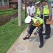 Satlantas Polres Tanjab Timur saat melakukan olah TKP di lokasi kejadian.