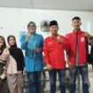 Foto bersama Hj Dillah Hich dengan para ketua partai politik non parlemen.