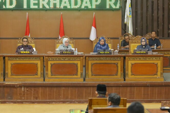 
 Banggar DPRD Sampaikan Laporan Pembahasan Raperda APBD Tanjabtim 2026