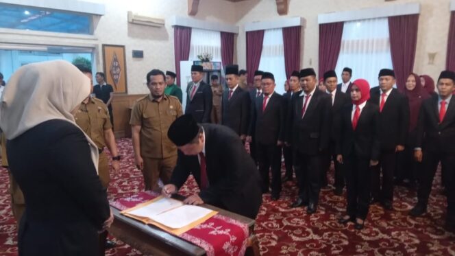 
 Bupati Hj Dillah Hich Kembali Lantik Jabatan Pimpinan Tinggi Pratama dan 38 Pejabat Administrator dan Pengawas