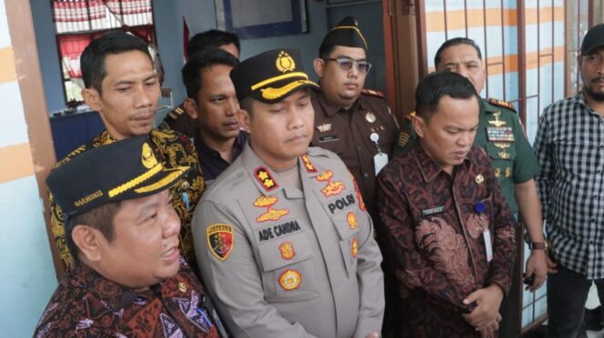 
 Memastikan Situasi Kondusif, Kapolres Tanjab Timur AKBP Ade Candra Lakukan Mitigasi